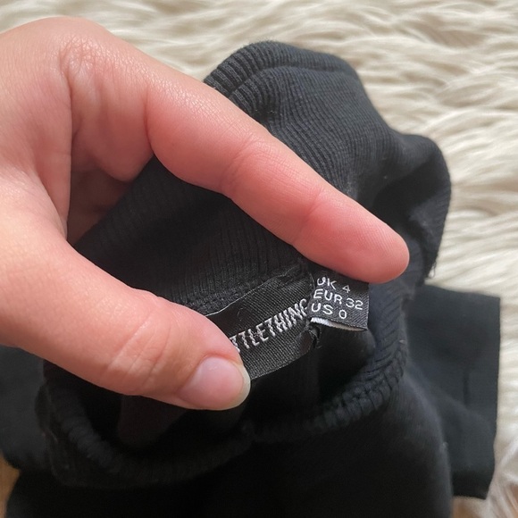 PrettyLittleThing Black Cropped Collared Top - Picture 3 of 3